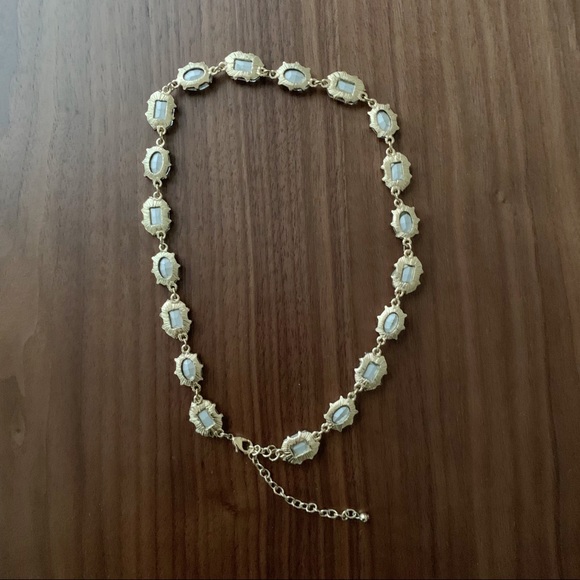 Oval crystal + gold statement necklace - Picture 2 of 3